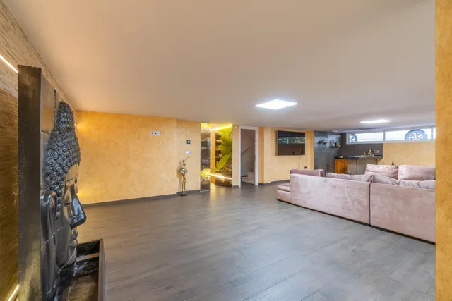 Villa exclusiva de 419 m2 con piscina privada a 200 m del mar en Torre la Mata — 32