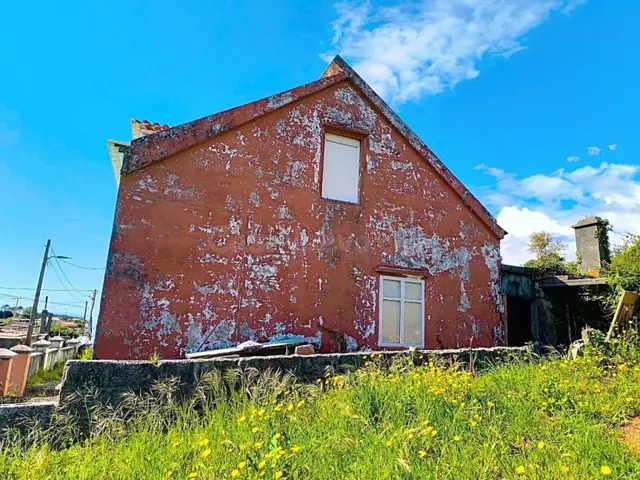 Casa para restaurar con huerta cerca de la playa de As Furnas. — 18