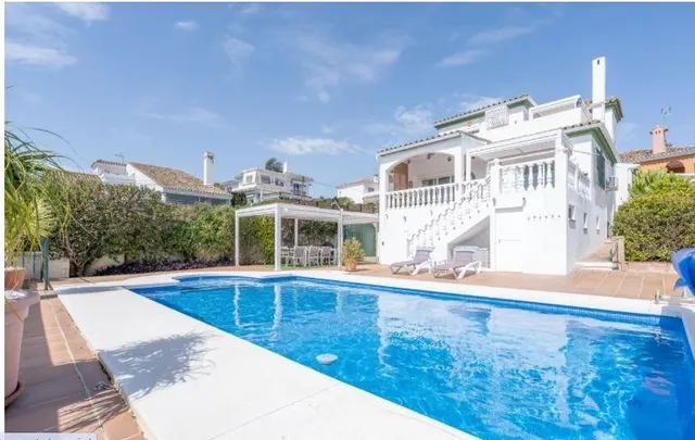 Villa de estilo andaluz ofrece impresionantes vistas al mar — 2