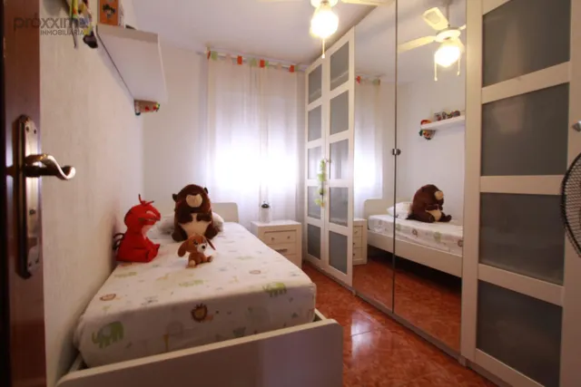 VIVIENDA AMPLIA, ASCENSOR Y TERRAZA INTEGRADA EN EL SALÓN — 9