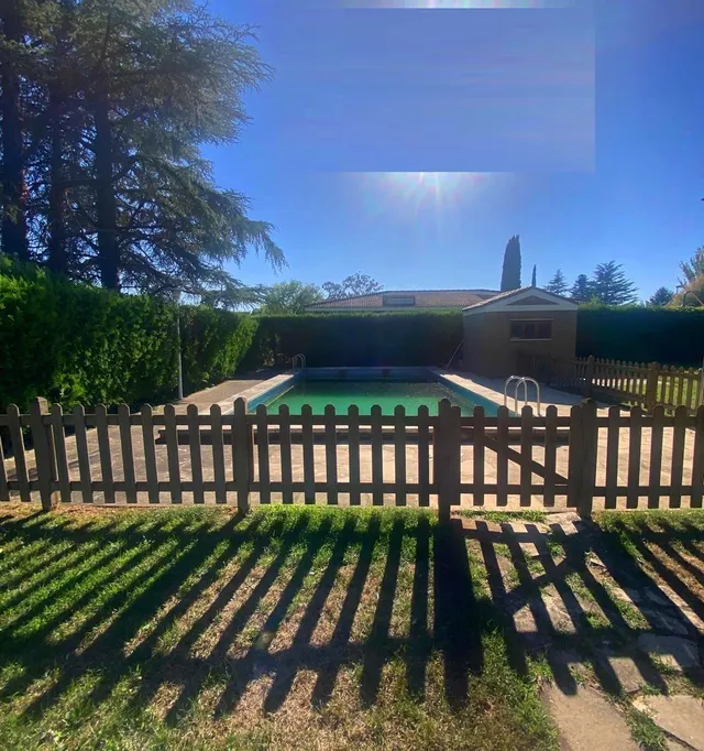 Exclusivo Chalet en Venta con Piscina y Jardín en Urbanizaci - foto 3