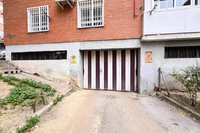 Garaje en Venta: Tu Inversión en Comodidad y Seguridad — 3