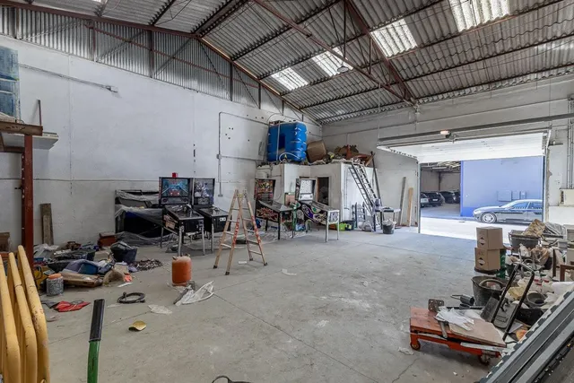 NAVE INDUSTRIAL EN POL. ASEGRA, PELIGROS. — 5