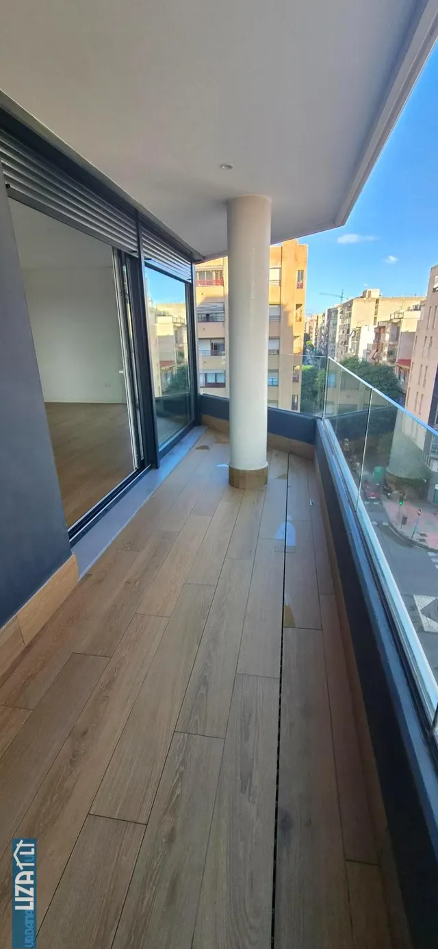 Piso Nuevo a Estrenar con Excelentes Características y Piscina Comunitaria — 7