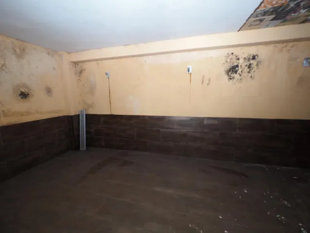 SE VENDE LOCAL COMERCIAL EN TERRASSA, ZONA CENTRO — 17