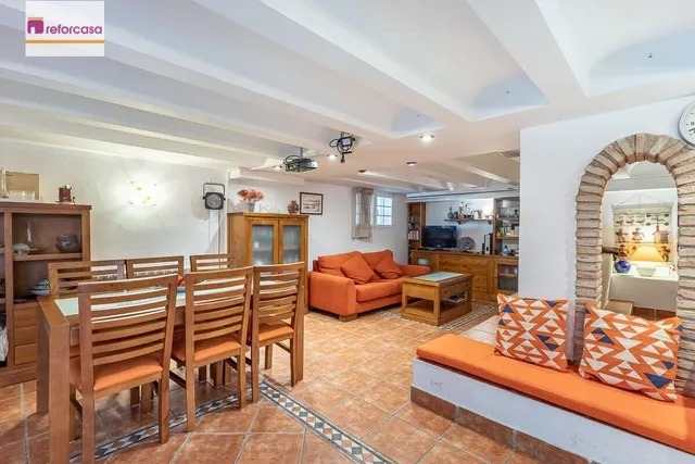 CASA PAREADA EN LA ZUBIA CON PISCINA, ZONA DE BARBACOA Y JARDÍN — 39