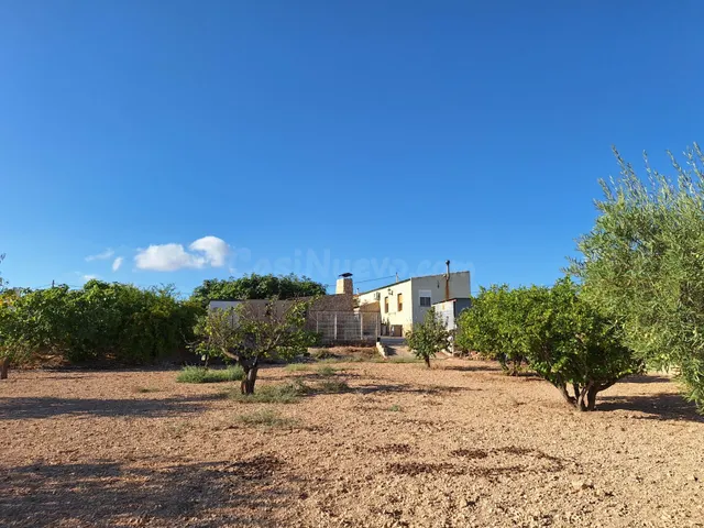 ¡Chalet con piscina a 858 €/m2!  4.000 m2 de parcela, 4 dorm
