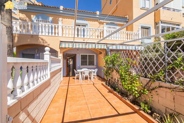 Bungalow en venta en urbanización Las Arenas 2, Arenales del Sol. — 37
