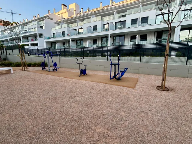 Moderno Apartamento en Fuengirola con Vistas y Amplias Zonas Comunes por €310,000 — 12