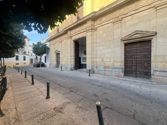 Amplio piso en alquiler en Plaza San Rafael, Córdoba — 37
