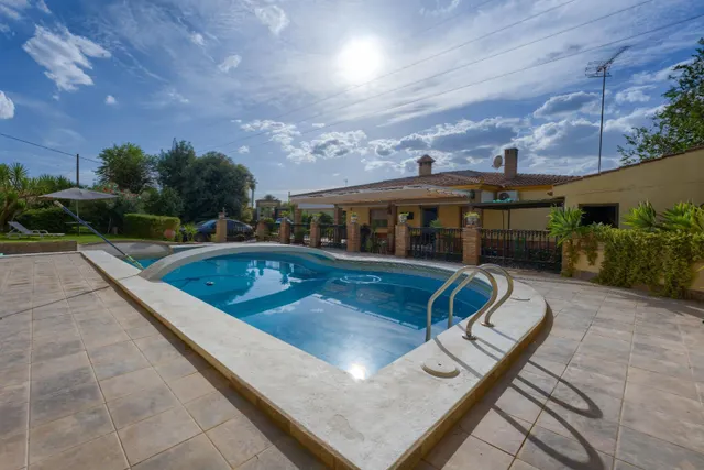 Espectacular chalet con piscina de diseño, jardín de 2.000 m2 y 4 dormitorios con baño propio — 45