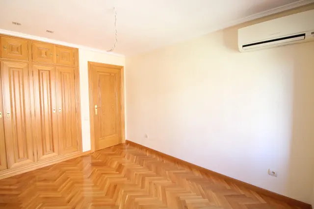 EXCLUSIVA VIVIENDA DE CASI 200M2, REFORMADA A ESTRENAR Y A POCOS PASOS DEL CAUCE DEL TURIA — 37