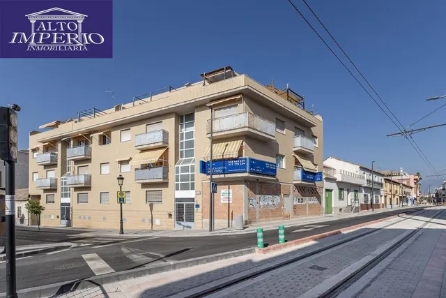 PISO CON GARAJE JUNTO AL METRO EN CHURRIANA — 25