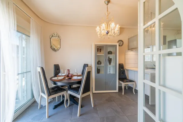 Maravillosa villa de una sola planta (aprox. 161 m2) con gran piscina privada. Cerca de colegios, del La Zenia Boulevard, ¡y a tan solo 15 minutos a pie de Playa Flamenca! — 26