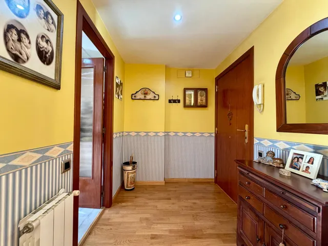 Luminoso piso de 3 dormitorios con suite junto a la plaza Vallès, en el corazón de Sabadell — 3