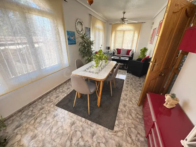 Espectacular villa independiente con piscina privada en La E - foto 4