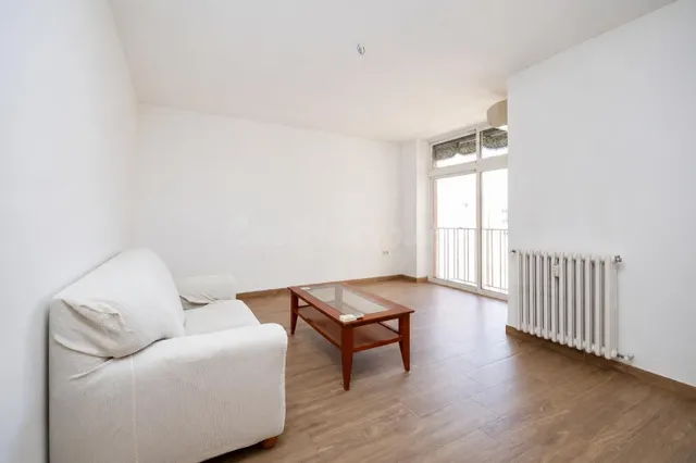 PISO EN ÚLTIMA PLANTA CON 3 DORMITORIOS, CALEFACCIÓN Y RECIÉN PINTADO EN MARQUÉS DE MONDÉJAR – JUNTO A ALHAMAR — 3