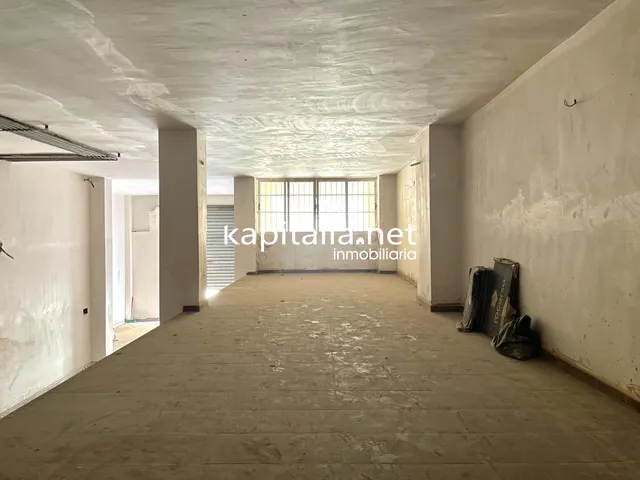 Local comercial en venta y alquiler, zona Avenida Almaig, Ontinyent. — 2