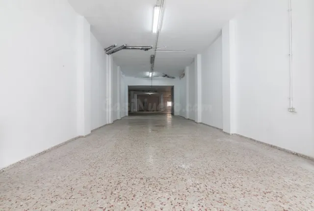 LOCAL COMERCIAL DE 400 METROS EN ALQUILER CON PATIO Y TERRAZ - foto 4