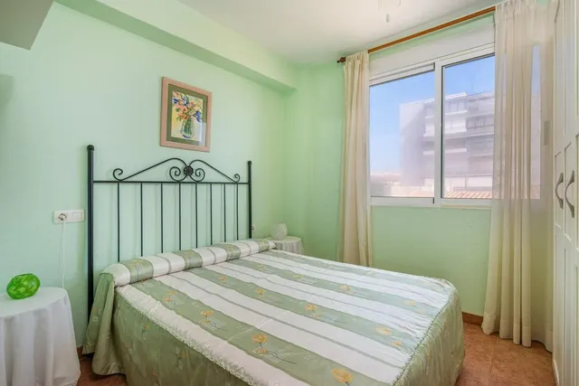 CHALET EN PRIMERA LINEA EN PLAYA GUARDAMAR 6 HABS — 21