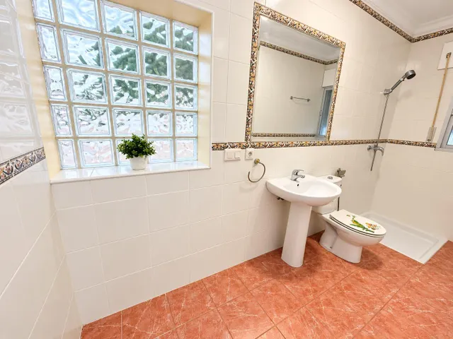 Venta de chalet en las mogarizas con 1125 metros de parcela urbano — 23