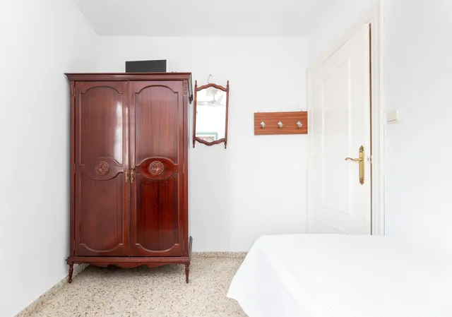 ¡Oportunidad única! Ático de 4 dormitorios y 2 baños con gran terraza frente al Colegio Agustinos (Arabial) — 27