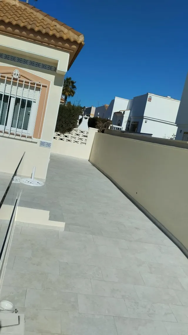 GRAN CHALET EN TORREVIEJA: 2 HAB, 1 BAÑO — 8