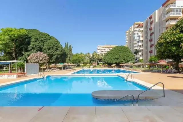 Apartamento reformado con piscinas comunitarias en Benalmádena — 20