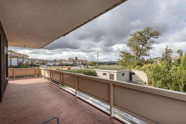 Gran casa con parcela y piscina en Cájar — 6