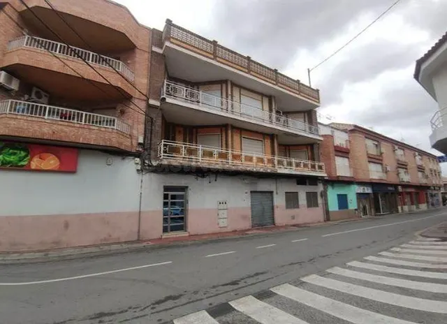 SE VENDE piso OKUPA en C Constitucion 4 de Murcia - foto 2