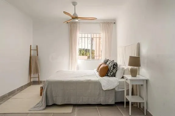 Villa exclusiva con piscina privada y casa de invitados independiente — 27