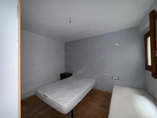 Piso con piscina a 700 m de la playa y a un paso del centro de Roda de Berà — 13