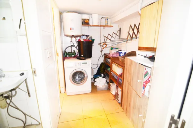 Urbis te ofrece un local comercial en venta en zona Centro, Salamanca. — 24