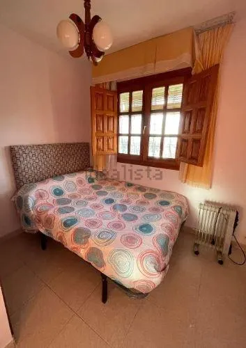 **SE ALQUILA CASA INDEPENDIENTE – CALLE MONTES CARLOS ** — 9