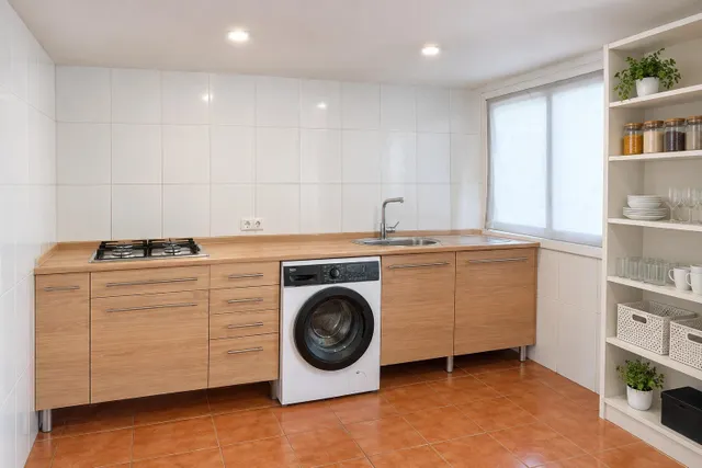 SE VENDE CASA INDEPENDIENTE CON PISCINA CON VISTAS EN CORBERA DE LLOBREGAT BARCELONA — 25