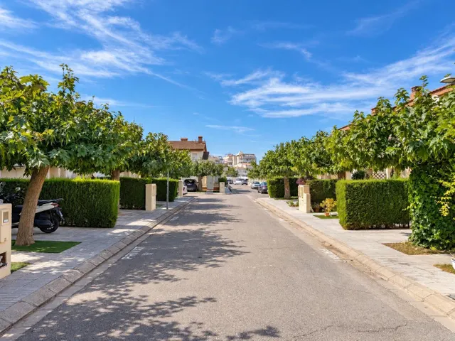 Casa en venta, en la urbanización Port Estrella - foto 2