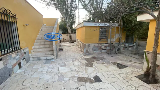Típica casa tradicional de campo situada sobre terreno URBANO!  de 3900m2 — 38