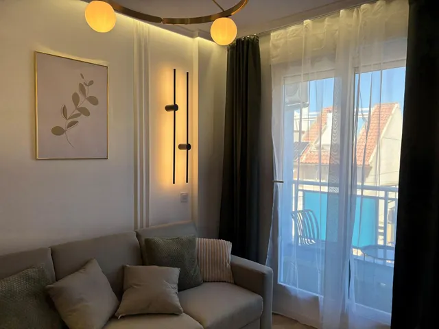 Apartamento céntrico, luminoso, y elegantemente reformado (1.ª planta). Balcón con orientación este, piscina comunitaria y a solo 800 m de Playa del Cura. — 6