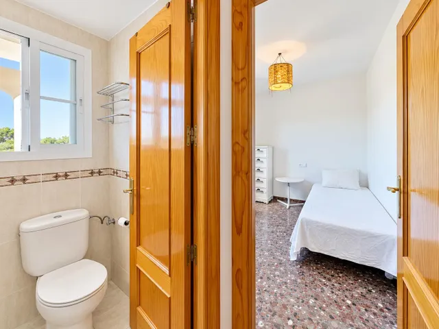 Bonito piso exterior y luminoso de dos dormitorios, baños y aseo en Albolote junto al metro y con plaza de garaje — 7