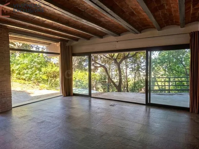 Casa independiente de diseño con alto valor arquitectónico- 