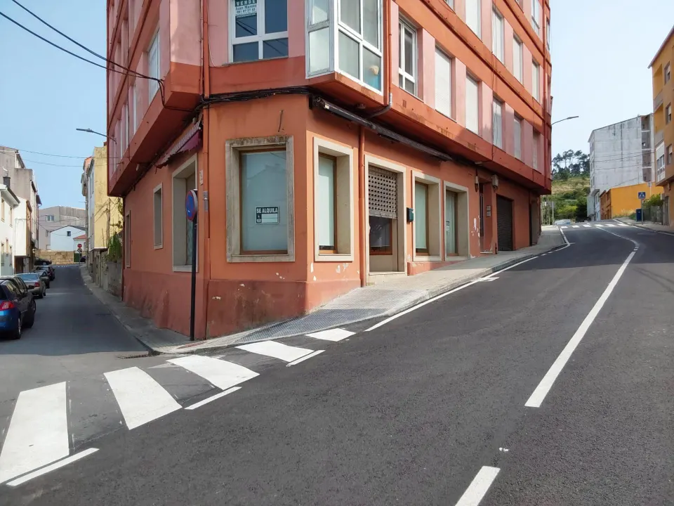 SE ALQUILA LOCAL COMERCIAL EN ZONA MONUMENTO RIBEIRA