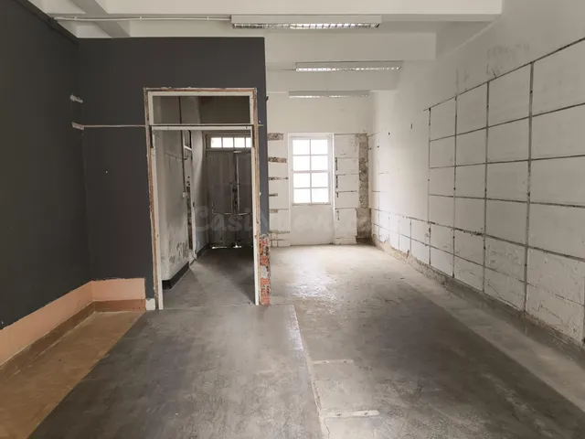 Amplio Local Comercial en Alquiler en el Centro de Carballo - foto 4