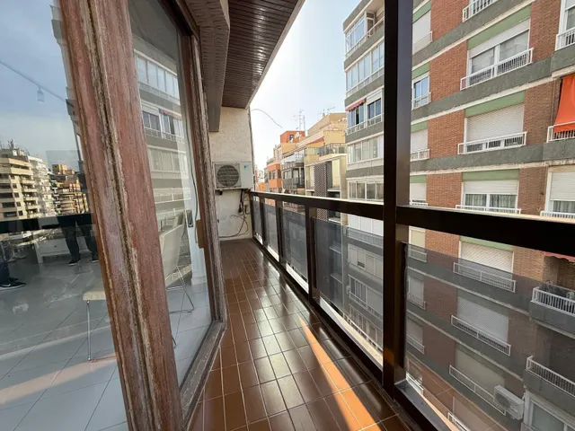Piso en el centro de Alicante – Amplio, luminoso y con vistas despejada — 27