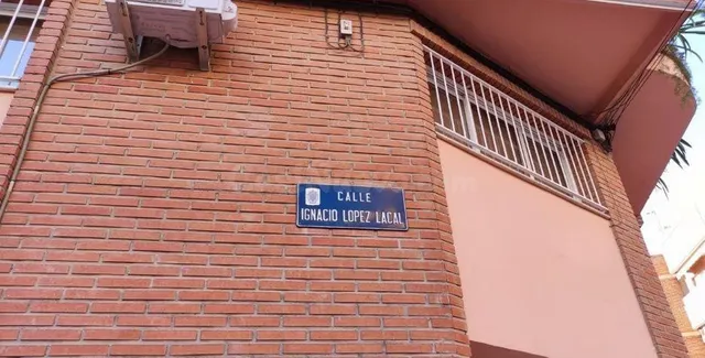 SE VENDE local comercial OKUPA en C Calle López Lacal Ign 1 — 3