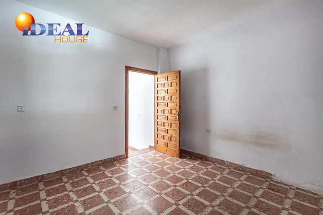 Cortijo con casa de 117 m2 y terreno de 2.312 m2 en Santa Fe — 9