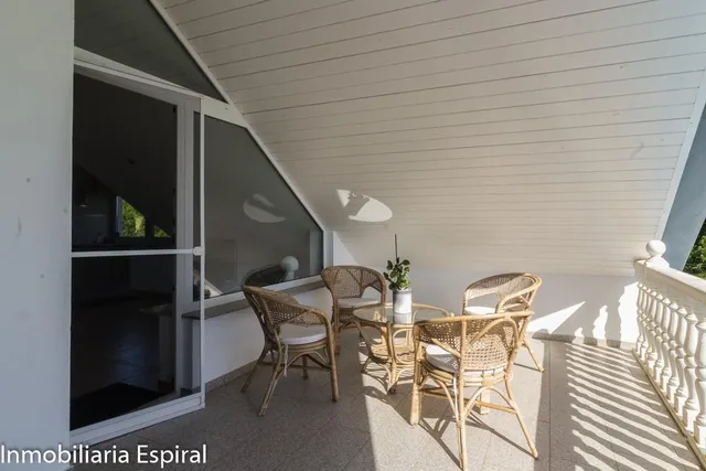 Impresionante Chalet en Abegondo con Vistas al Valle . — 44