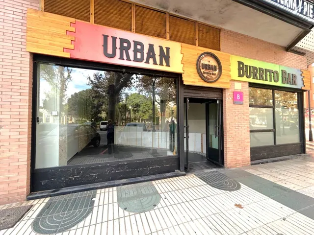 LOCAL COMERCIAL EN VENTA, AVDA. REINA VICTORIA EUGENIA — 3