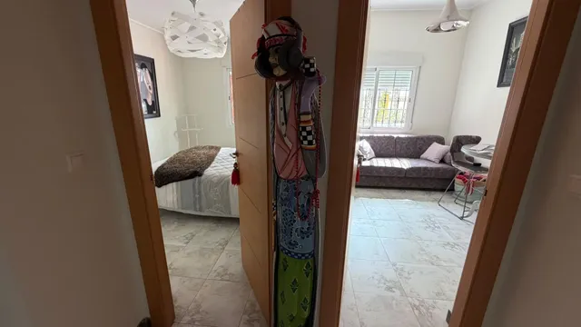 VILLA DE 4 DORMITORIOS Y 3 BAÑOS. PARCELA DE 1.850 M2. CON PISCINA CLIMATIZADA Y CASA DE INVITADOS INDEPENDIENTE EN CATRAL. — 35