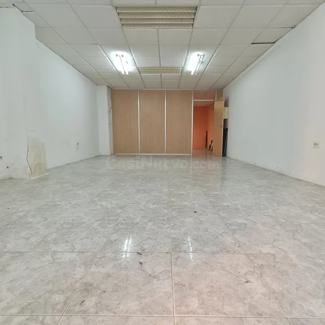 MAGNÍFICO LOCAL COMERCIAL EN VENTA, ZONA COLEGIO CARMELITAS - foto 2