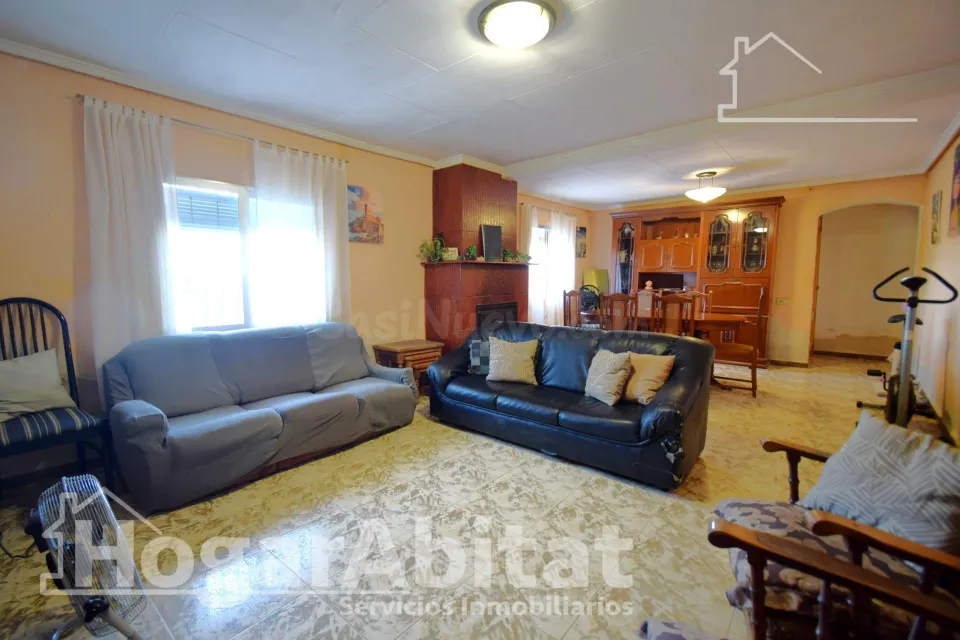CHALET RÚSTICO CON PISCINA, GARAJE Y TERRAZA